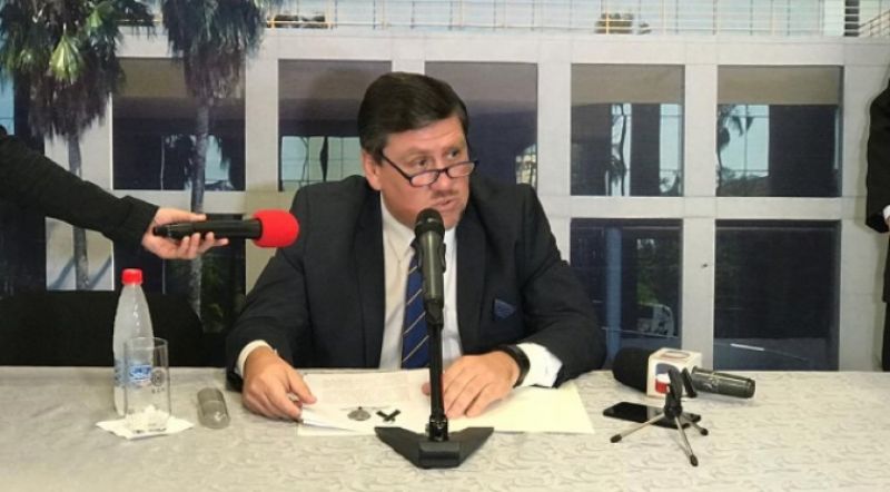 Llano pide la cabeza del ministro del Interior y propone a Giuzzio