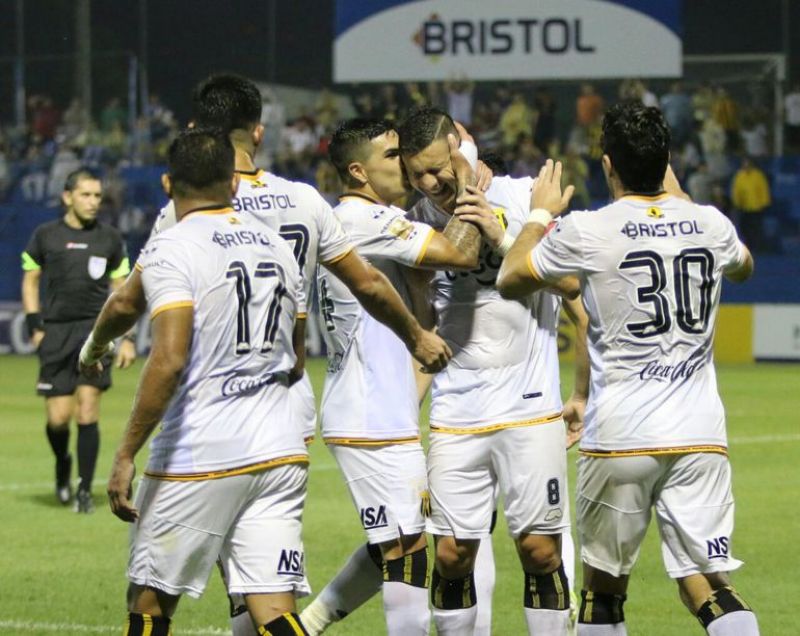 El campeÃ³n golea y defenderÃ¡ el tÃ­tulo ante Libertad