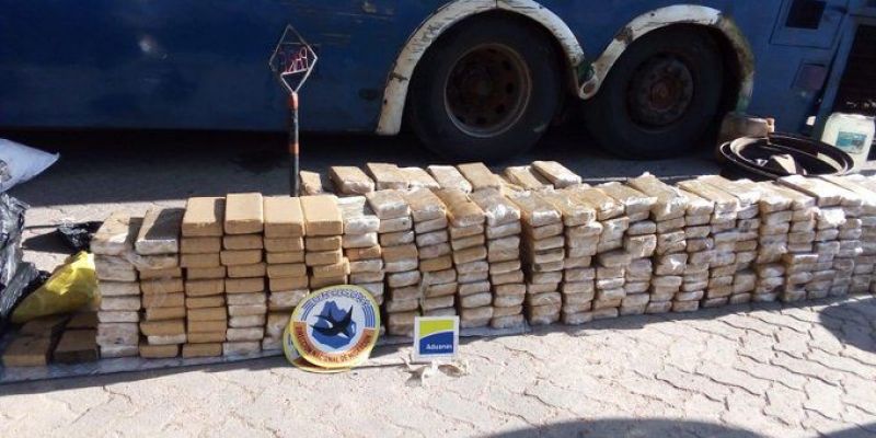 Bus paraguayo cae en Uruguay con una tonelada de marihuana