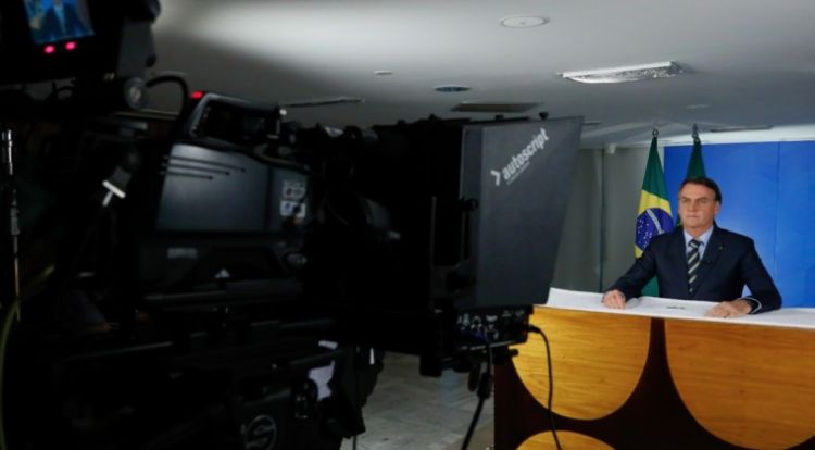 Bolsonaro minimiza riesgos de coronavirus y pide reanudar todas las actividades