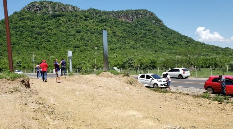 ExtraÃ±o monolito aparece en ParaguarÃ­ al igual que en EE.UU. y otros paÃ­ses