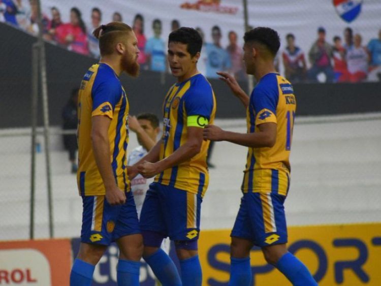 LuqueÃ±o rescata los tres puntos de La Visera