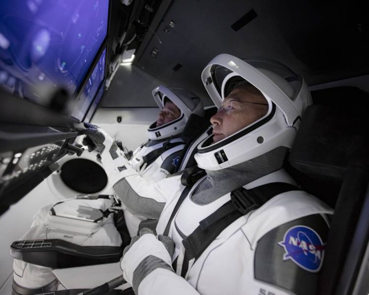 HistÃ³rico despegue del SpaceX pone a dos astronautas rumbo al espacio