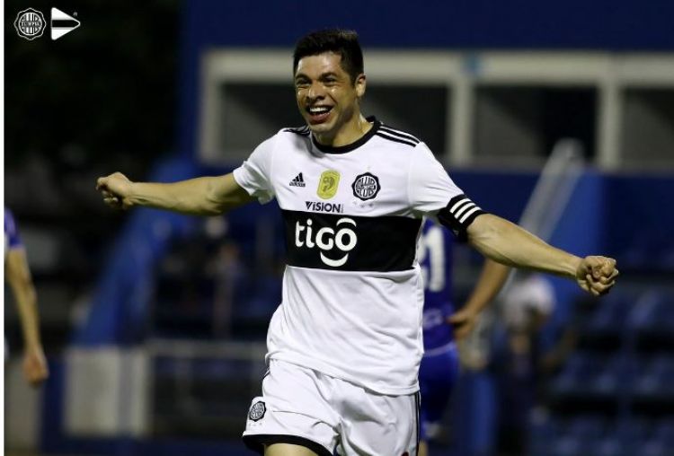 Rodrigo Rojas dejó de ser jugador de Olimpia