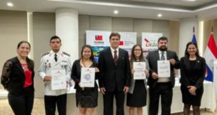Paraguayos fueron becados para estudiar en Taiwán