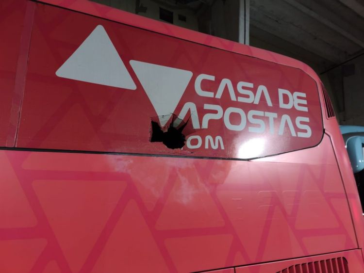 Bomba estalló en el bus del Club Bahía y varios jugadores resultaron heridos