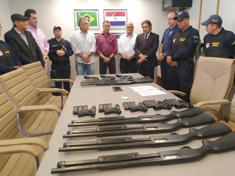 GCMFron recibe lote armas largas y cortas 