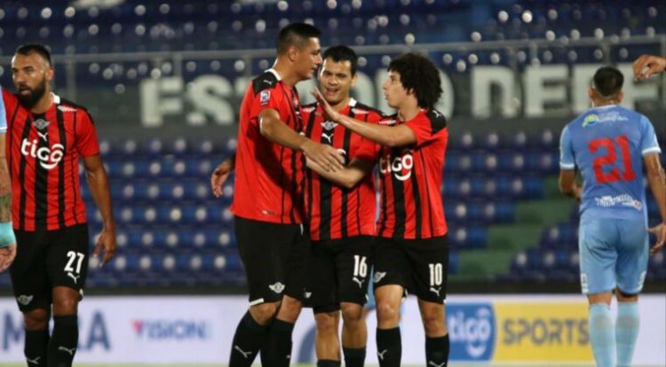 El campeón Libertad golea y alcanza récord de puntos