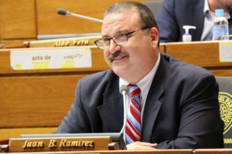 Exsenador propone empezar a discutir temas como “industrializar” la droga y cobrar impuestos