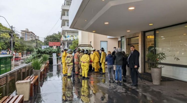 Familiares y allegados participan del velorio del fiscal Pecci