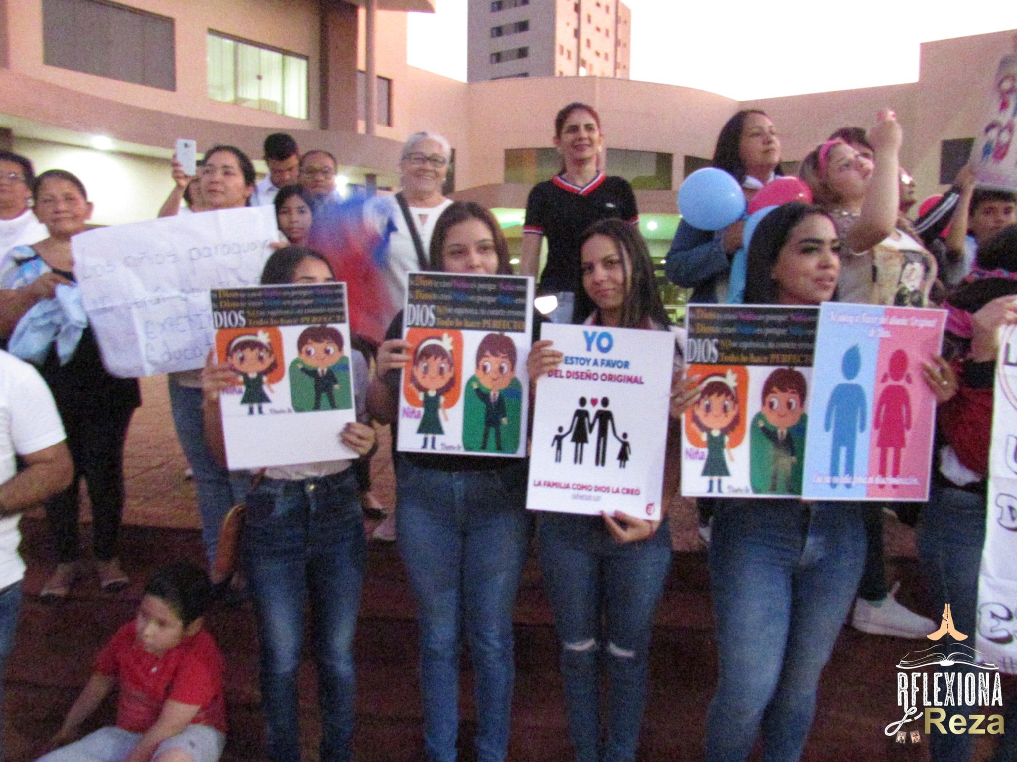 Marcha conta la implementación de la transformación educativa