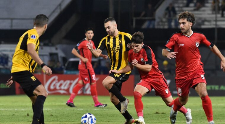 Guaraní busca el liderato en Montevideo
