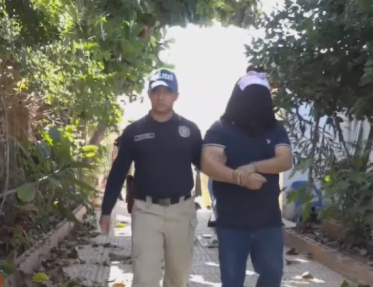 Detienen al tarotista Diego Parra y su esposa en el marco de una investigación por estafa