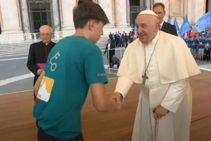 El Papa Francisco recibe a más de 50.000 monaguillos que peregrinan en Roma