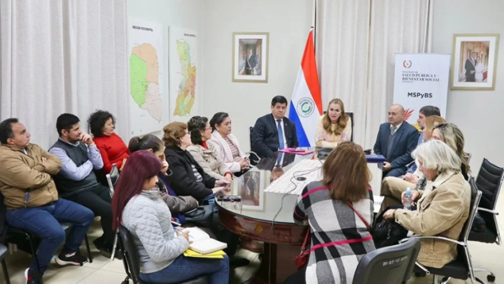 Incán: Ministra destituye a director médico y a secretario que difundió polémica circular