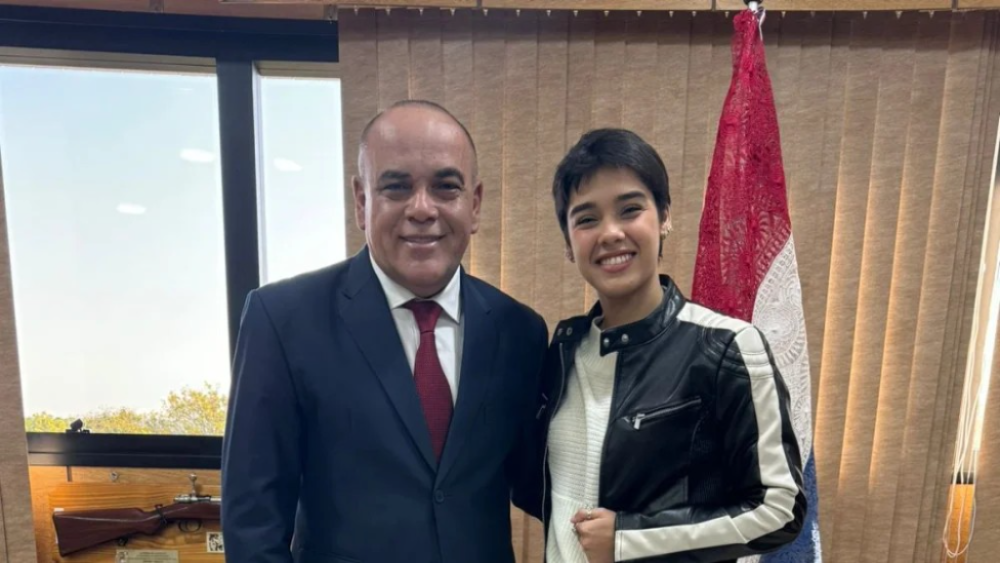 Aye Alfonso respondió a críticas: “No soy colorada ni hurrera”