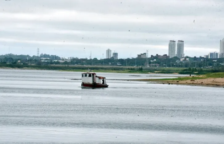 Preocupante descenso del río Paraguay