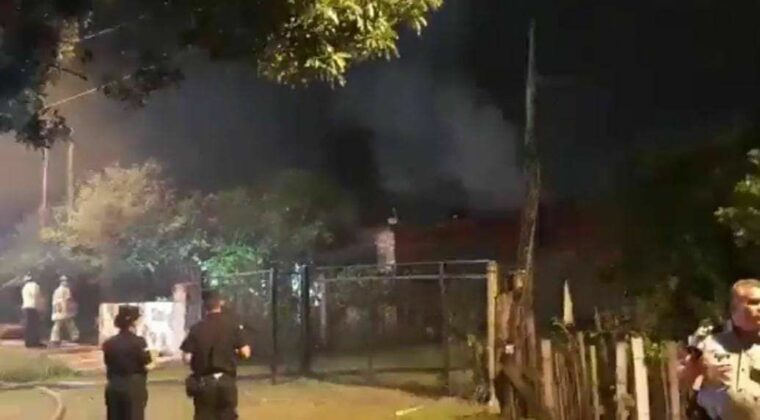 Un Hombre mata a su pareja y a un policía, luego se quita la vida