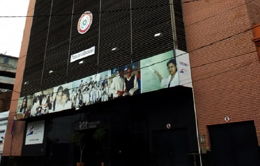 MEC propone mochilas transparentes y cateo en colegios