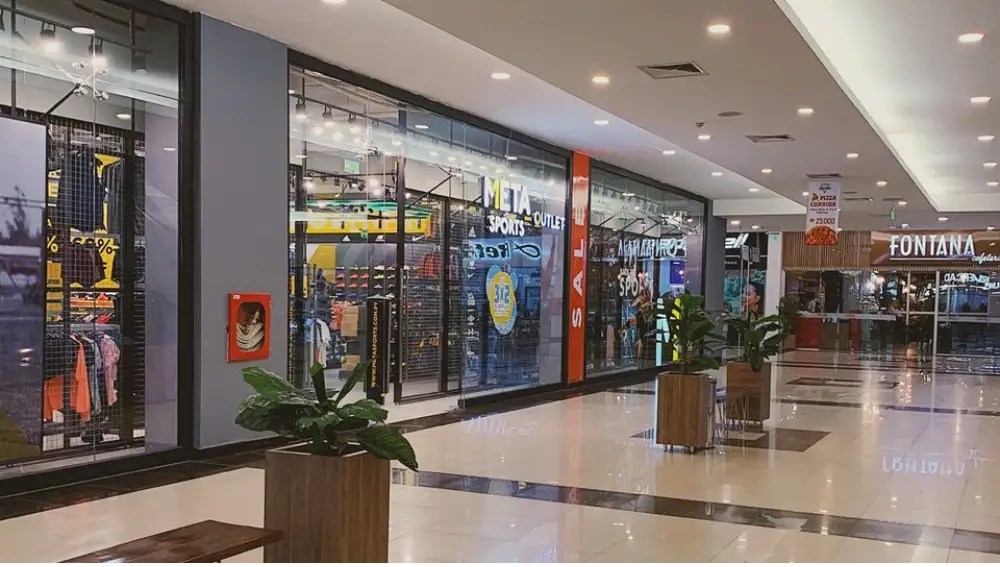 En un shopping de San Lorenzo hurtan más de 200 celulares y G. 58 millones