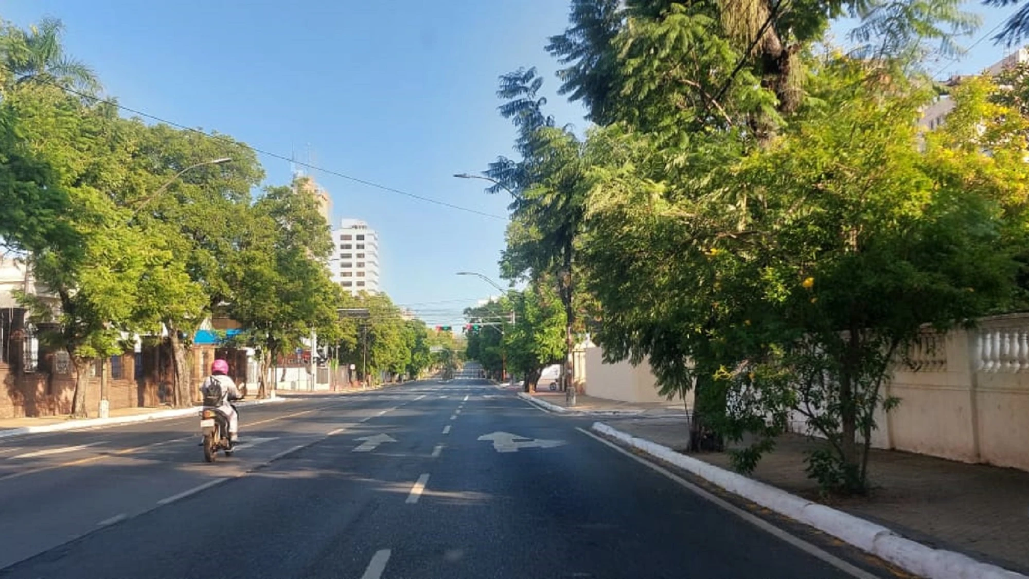 Viernes cálido a caluroso y con algunas tormentas en el inicio del invierno